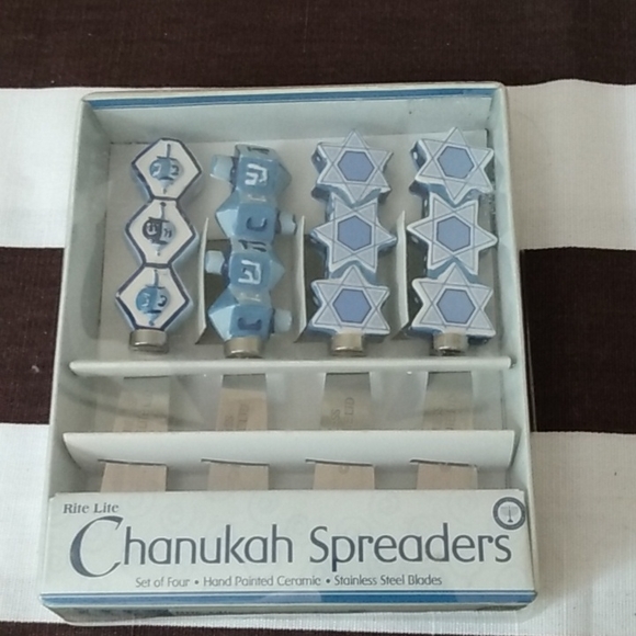 Spreaders - Picture 1 of 7